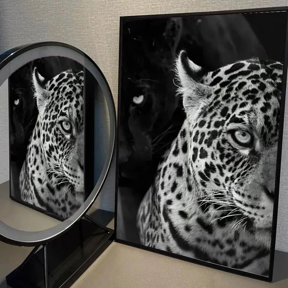Black & White Fashion Leopard Canvas