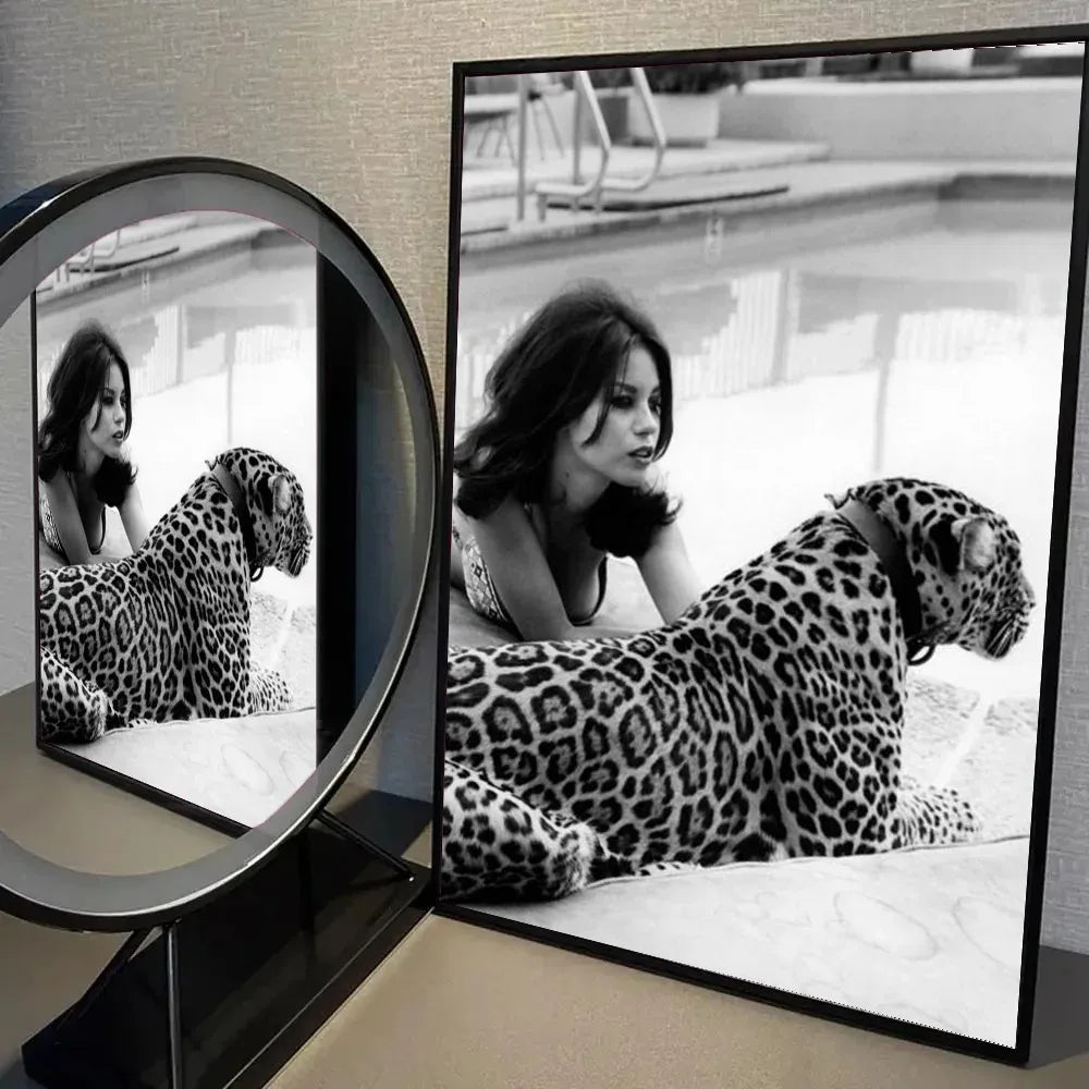 Black & White Fashion Leopard Canvas