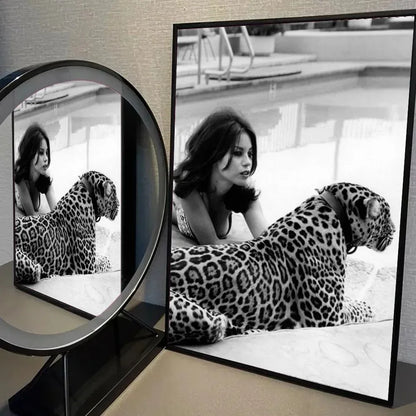 Black & White Fashion Leopard Canvas